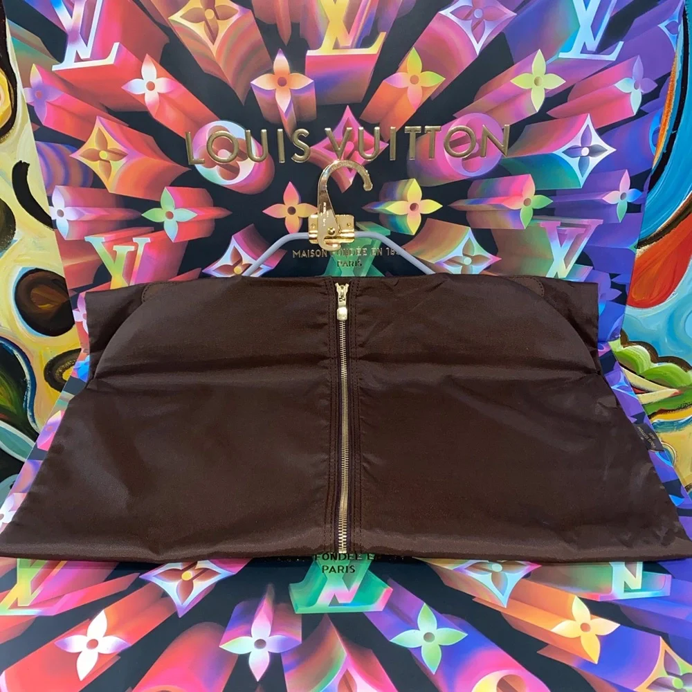 💯%👉🏻Authentic Louis Vuitton Garment Cover Bag